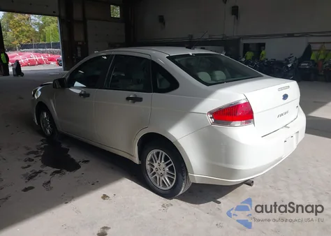2010 Ford Focus Se z USA, uszkodzony, nr VIN 1FAHP3FN3AW123587